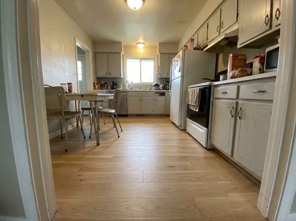 White oak hardwood in a kitchen (hardwood installation in Hampton, VA)